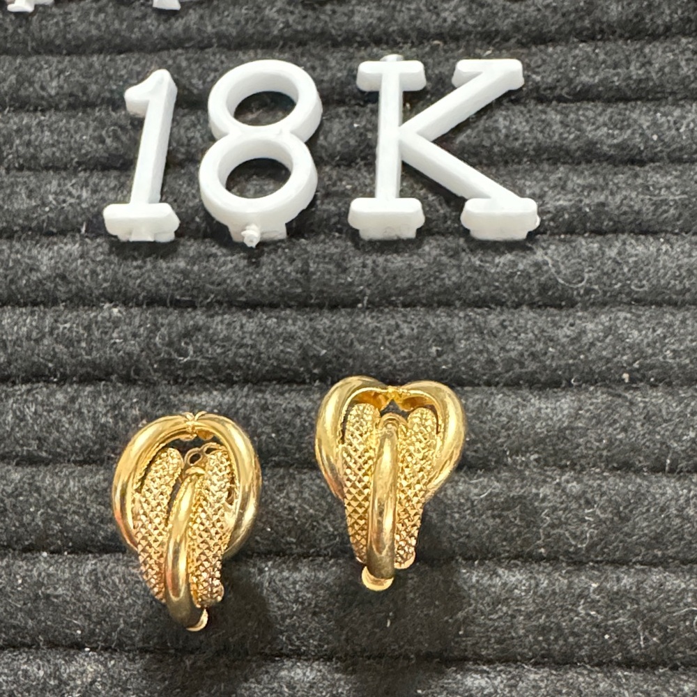 18K Saudi Gold Earrings 1.3 Grams - Picture 2 of 7